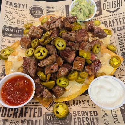 Steak nachos